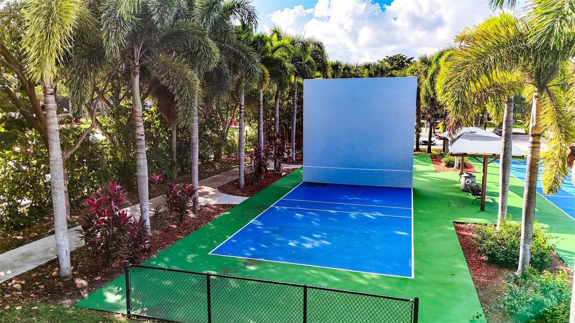 545 Oaks Lane, Unit 410, Pompano Beach, FL 33069 Photo