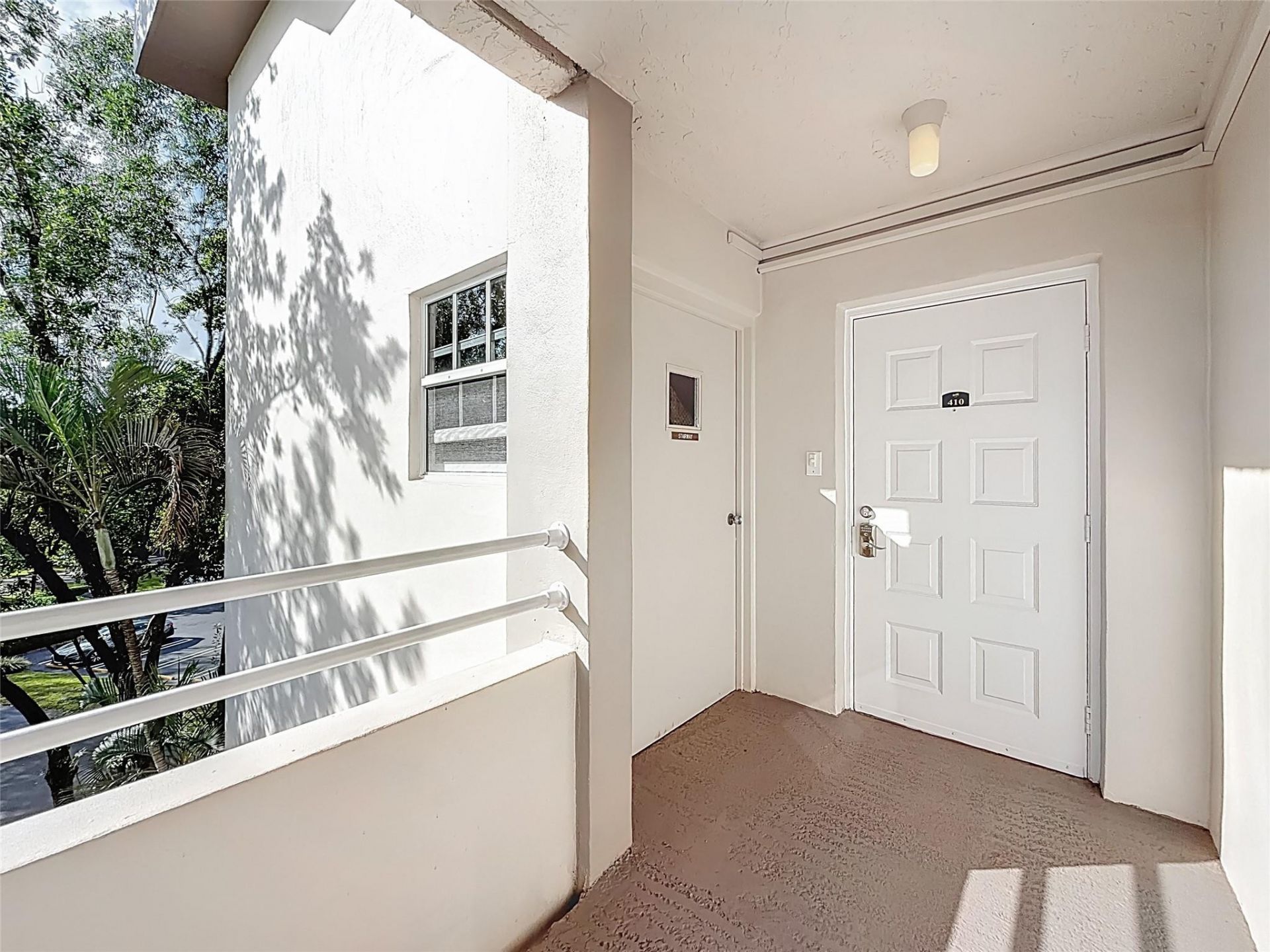 545 Oaks Lane, Unit 410, Pompano Beach, FL 33069 Photo