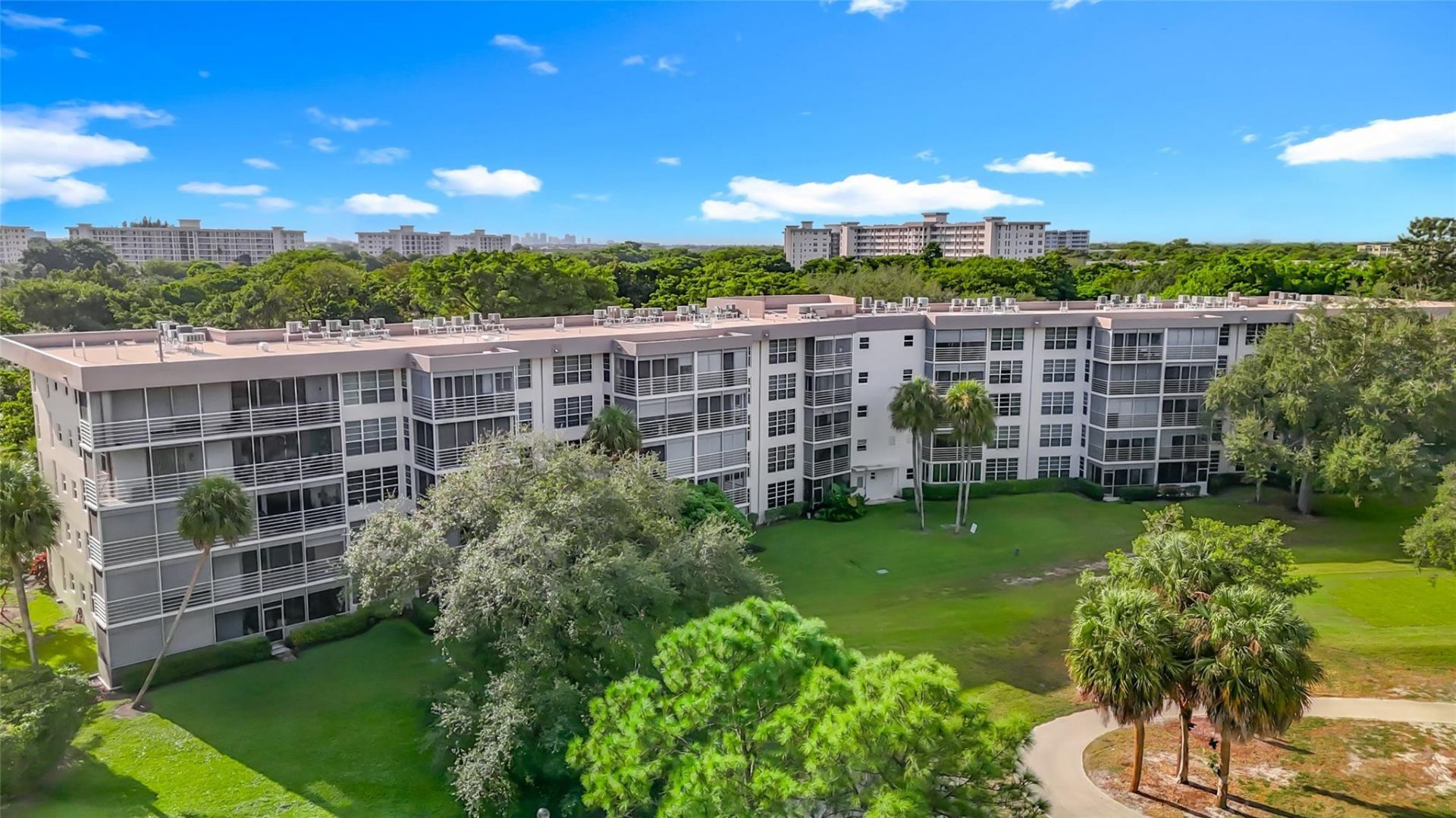 545 Oaks Lane, Unit 410, Pompano Beach, FL 33069 Photo