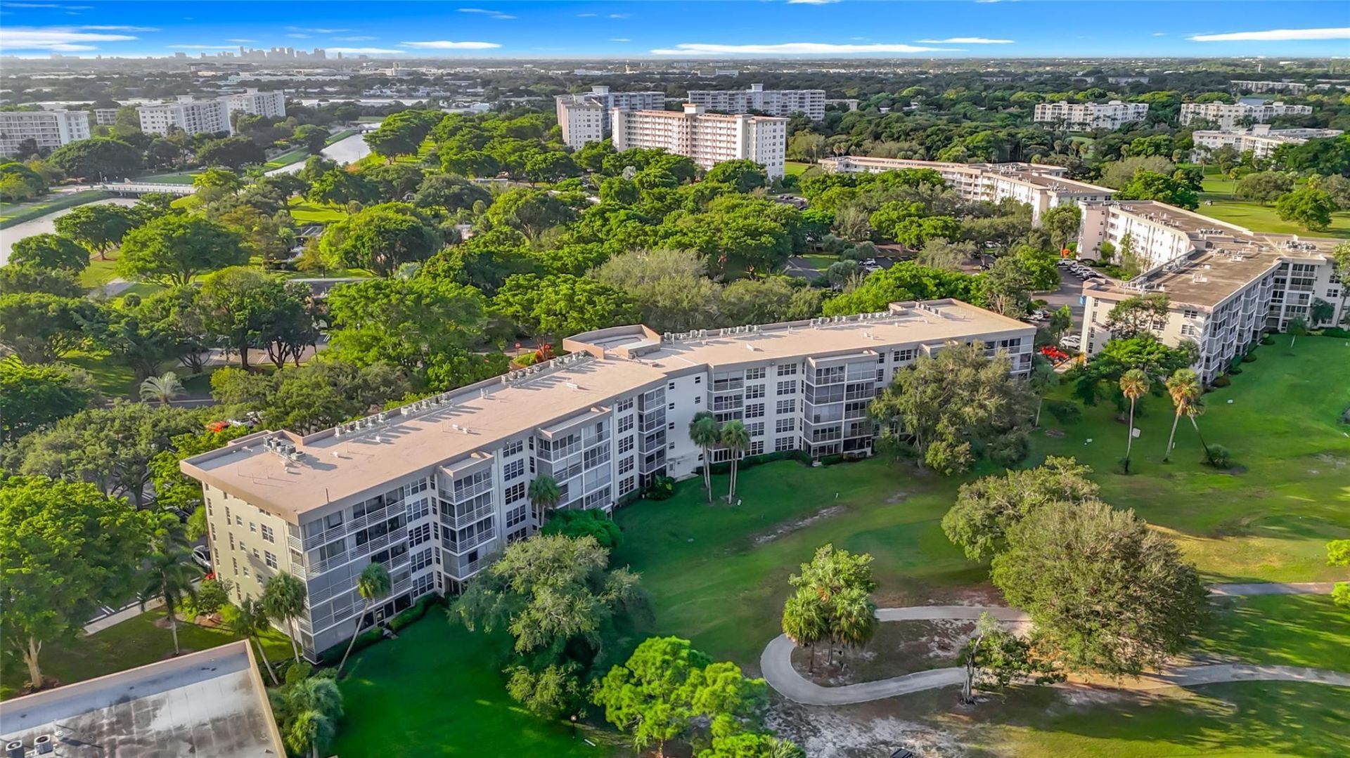 545 Oaks Lane, Unit 410, Pompano Beach, FL 33069 Photo