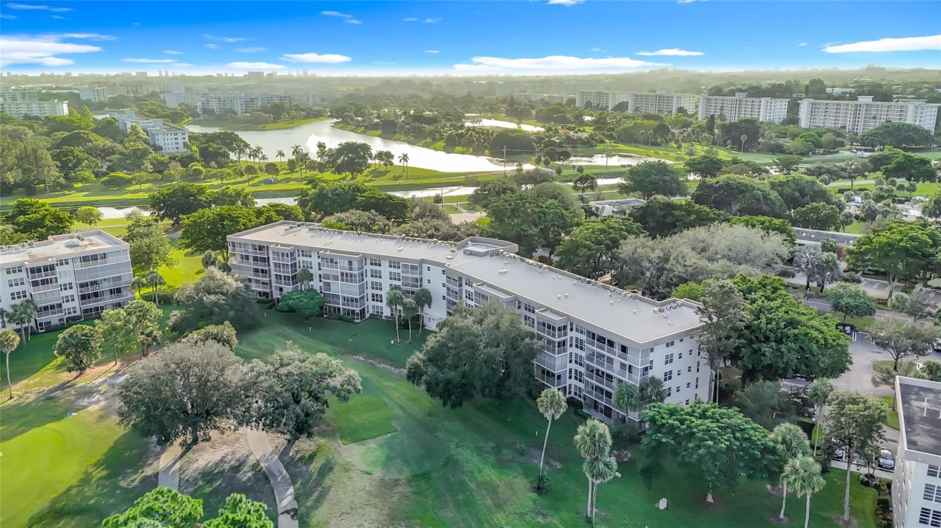 545 Oaks Lane, Unit 410, Pompano Beach, FL 33069 Photo