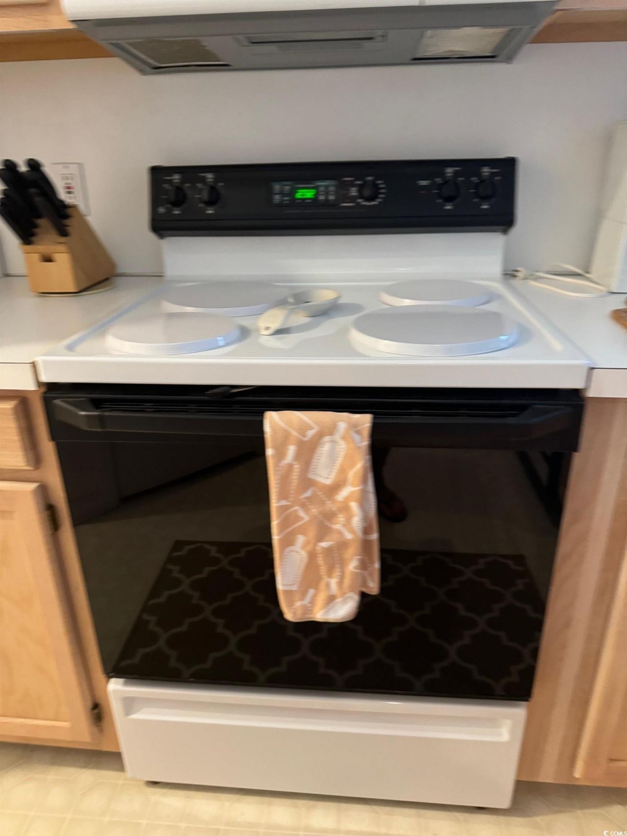 1900 Duffy St. Photo 7