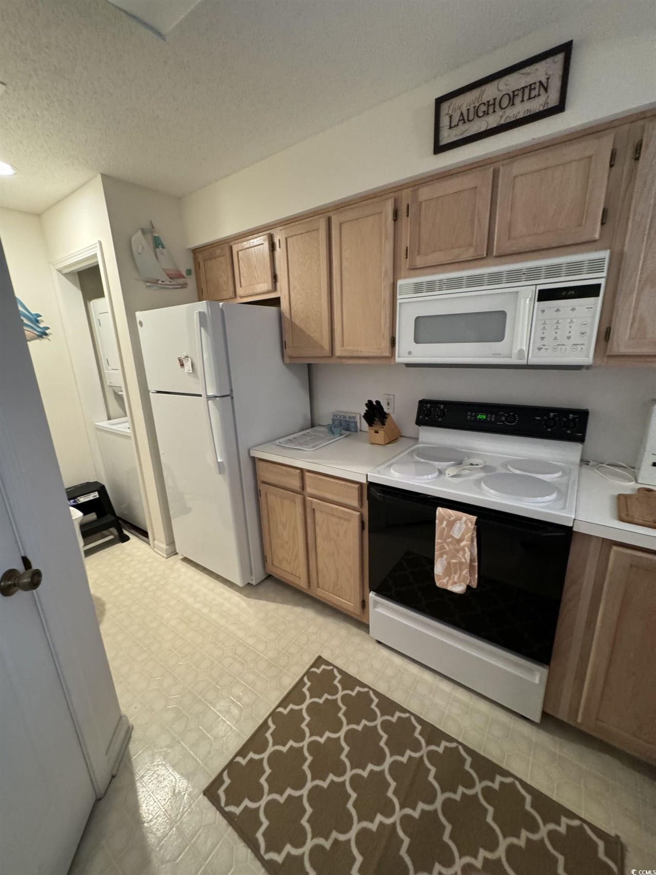 1900 Duffy St. Photo 8