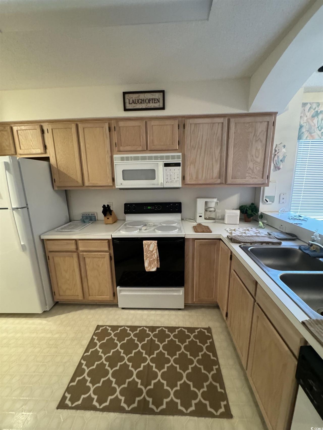 1900 Duffy St. Photo 9