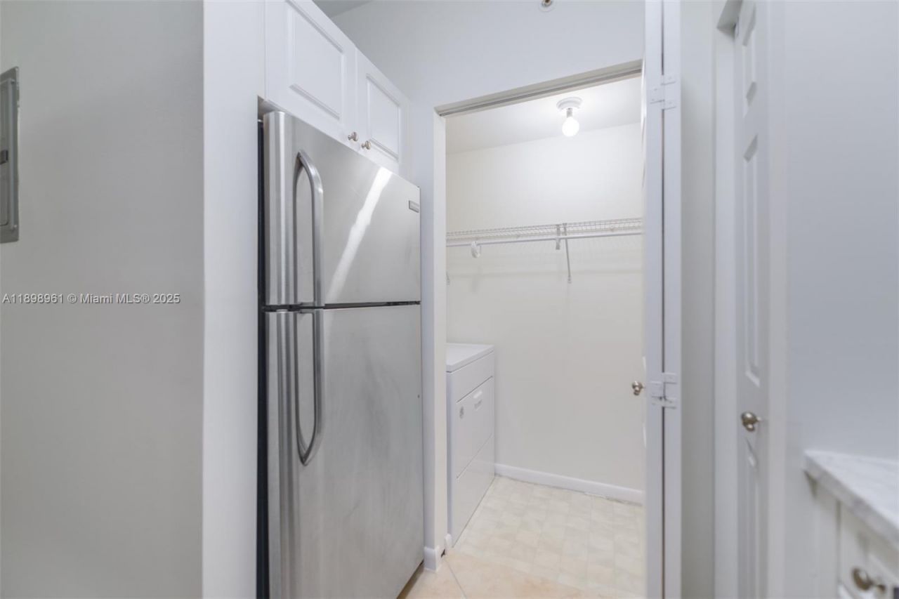 17100 N Bay Rd, Unit 1614, Sunny Isles Beach, FL 33160 Photo