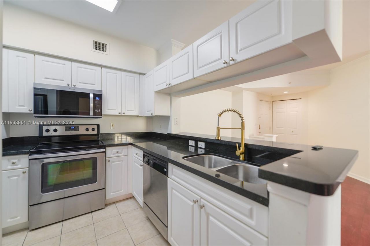 17100 N Bay Rd, Unit 1614, Sunny Isles Beach, FL 33160 Photo