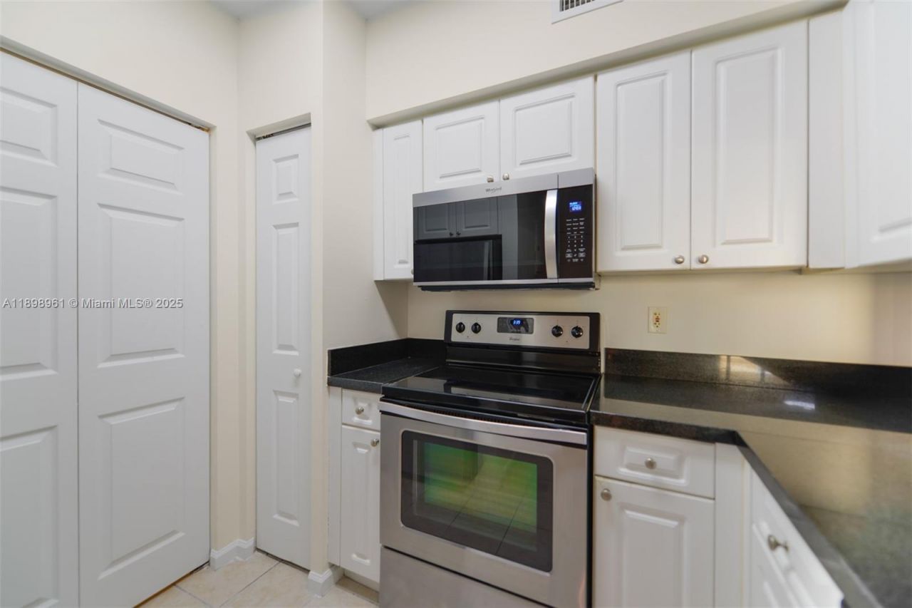 17100 N Bay Rd, Unit 1614, Sunny Isles Beach, FL 33160 Photo