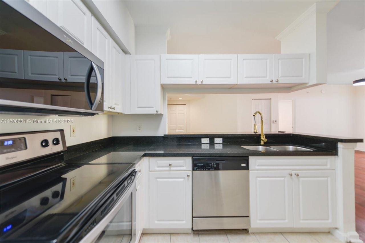 17100 N Bay Rd, Unit 1614, Sunny Isles Beach, FL 33160 Photo