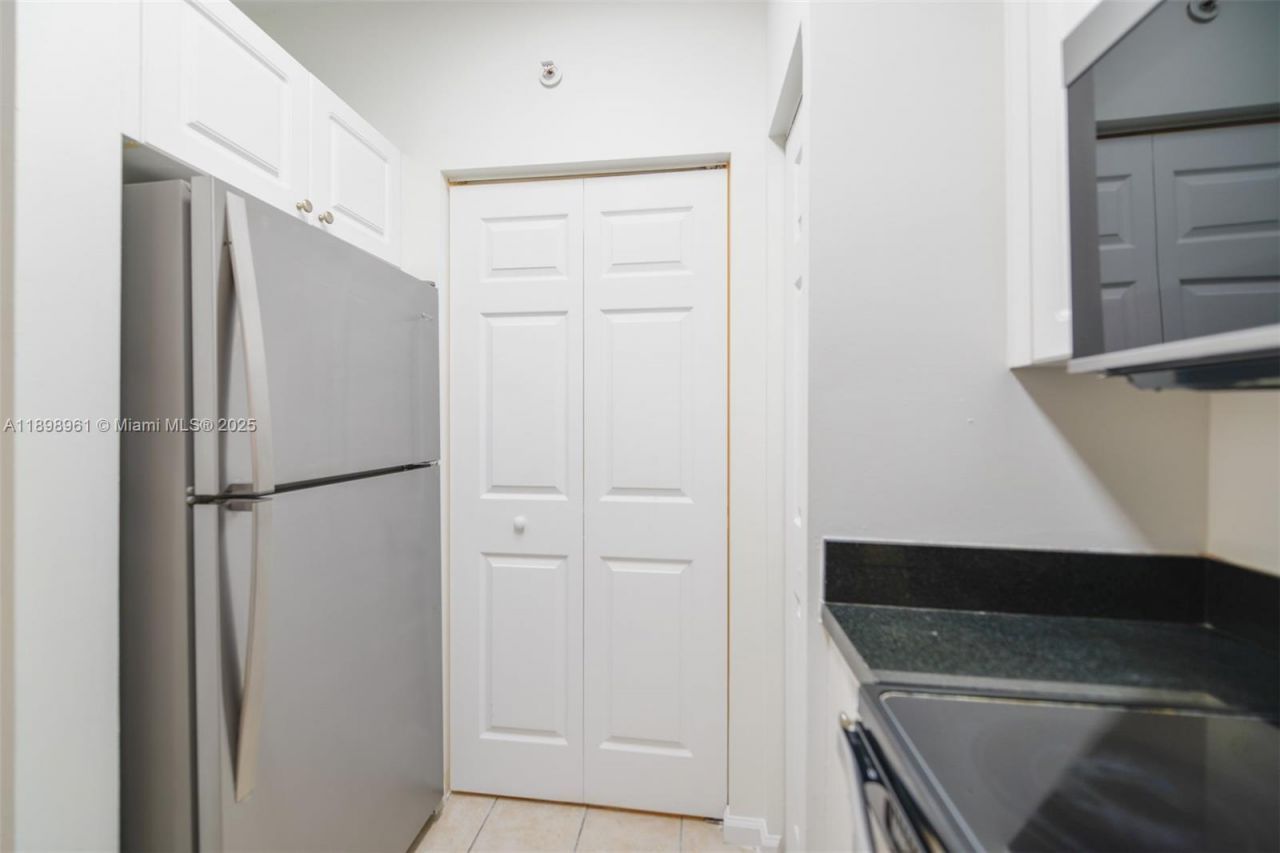 17100 N Bay Rd, Unit 1614, Sunny Isles Beach, FL 33160 Photo