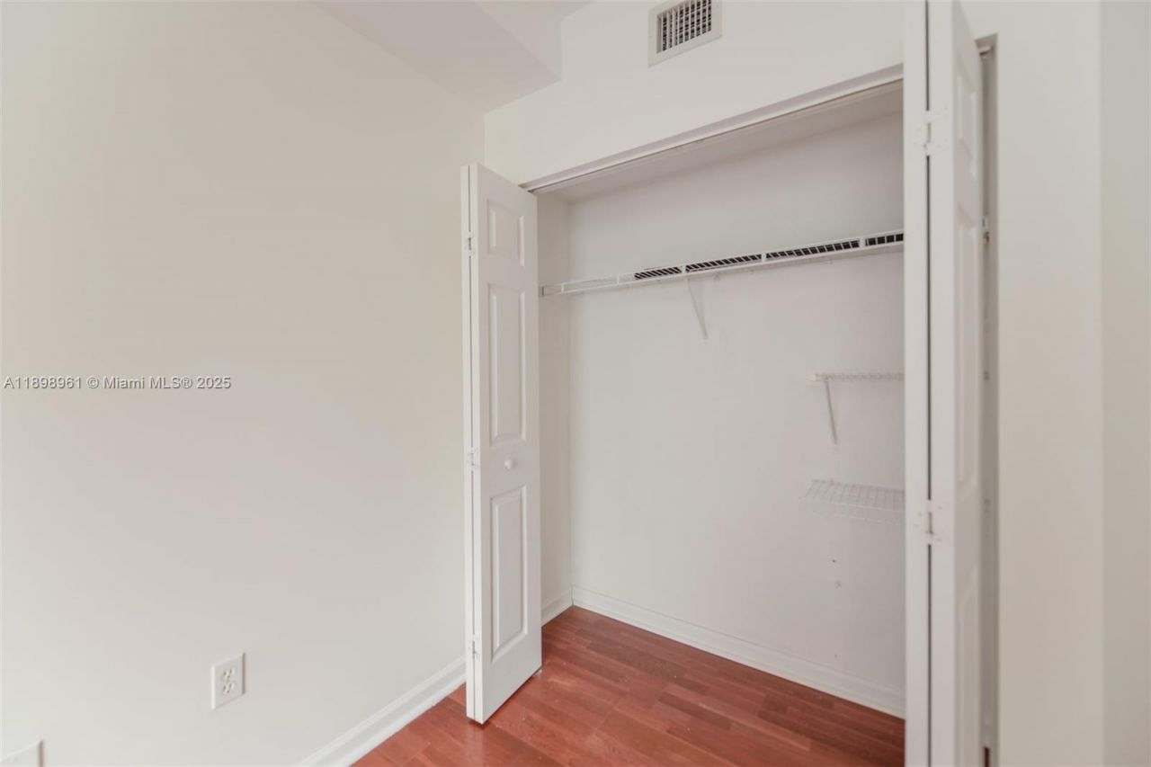 17100 N Bay Rd, Unit 1614, Sunny Isles Beach, FL 33160 Photo