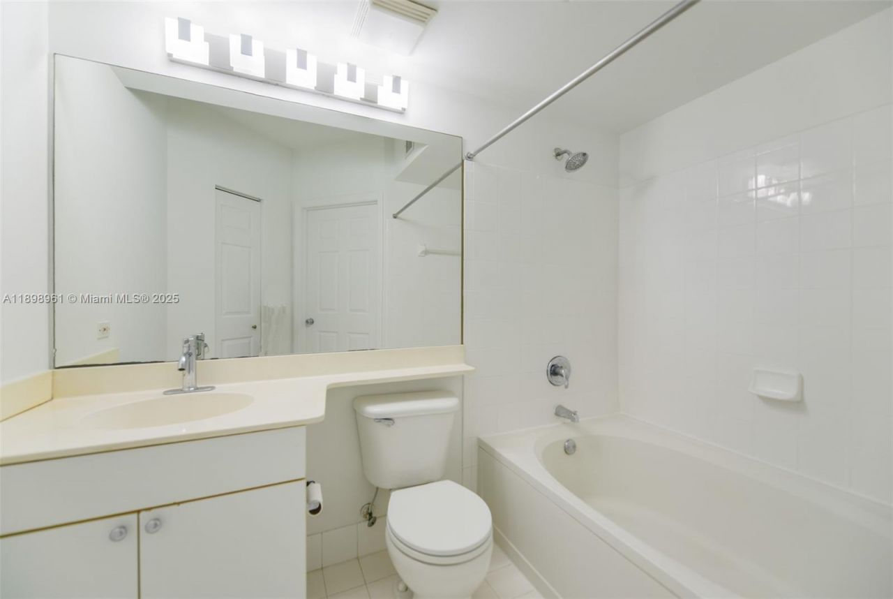17100 N Bay Rd, Unit 1614, Sunny Isles Beach, FL 33160 Photo