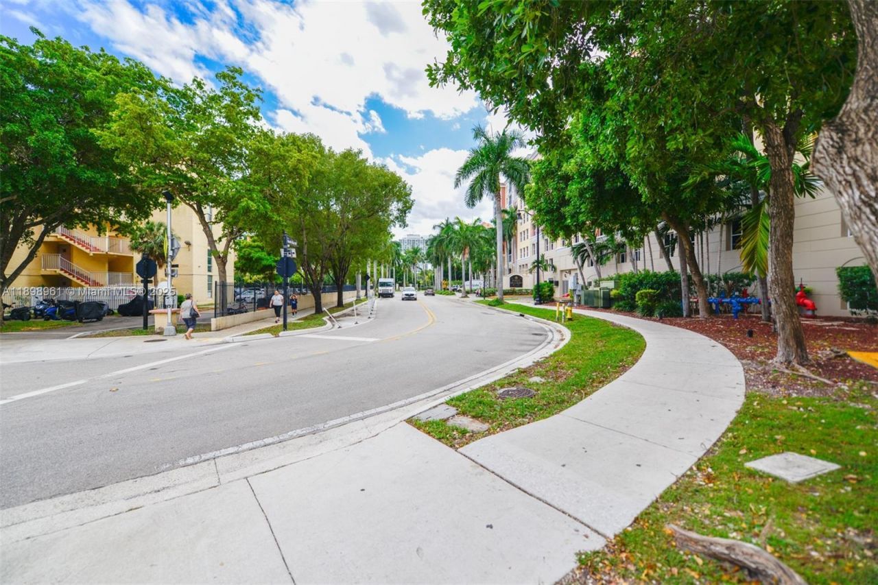 17100 N Bay Rd, Unit 1614, Sunny Isles Beach, FL 33160 Photo