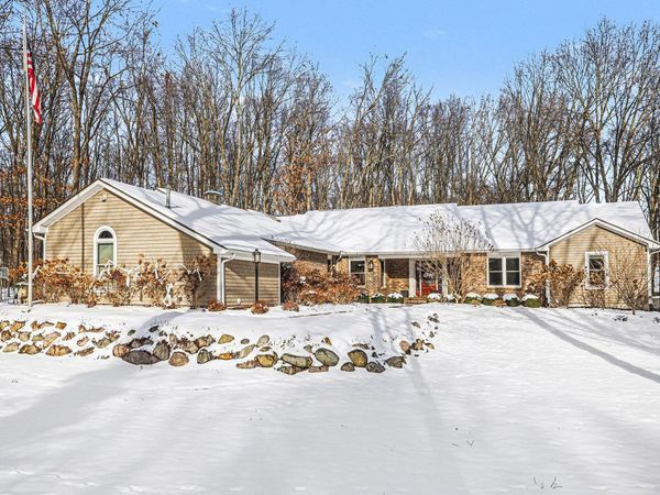 100 Alto Relievo Way, Marshall, MI 49068