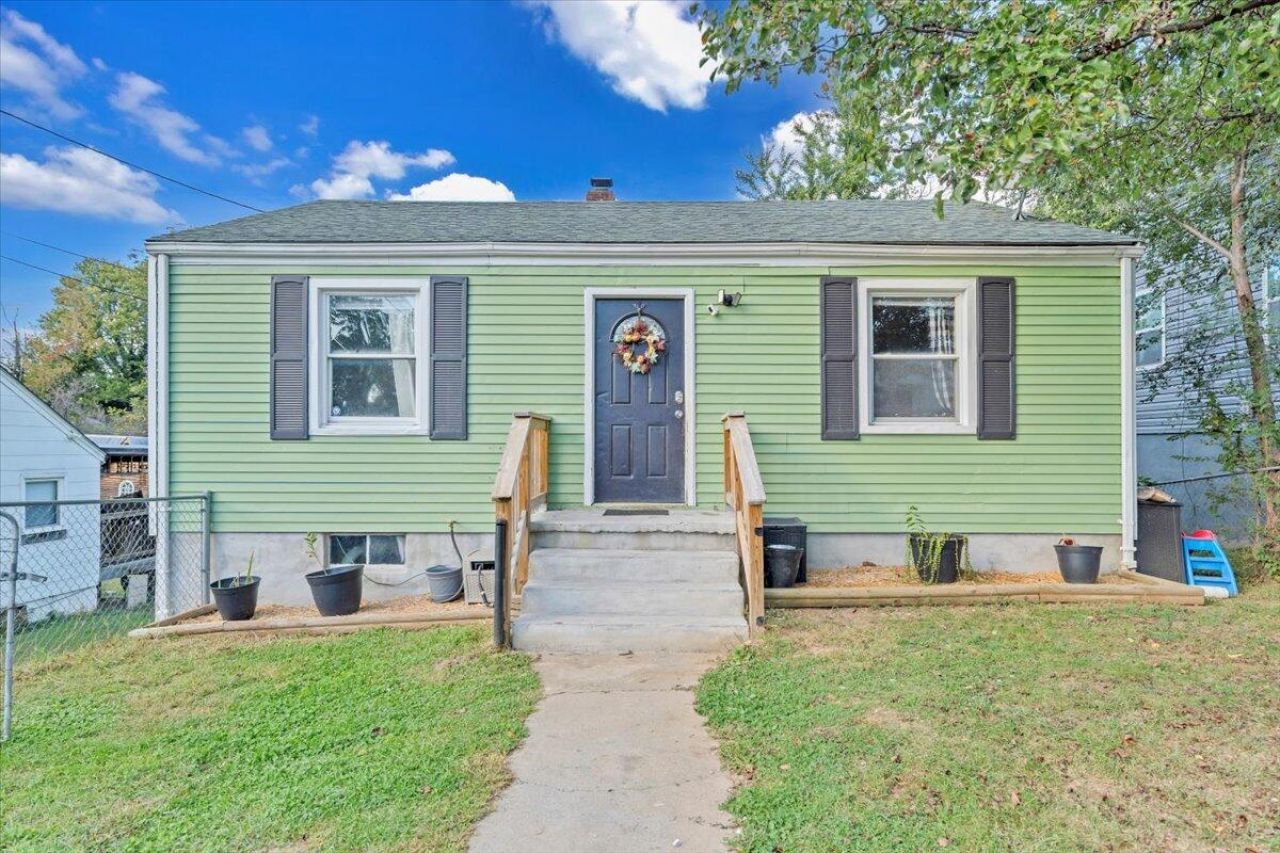 3927 Michigan Ave Nw, Roanoke, VA 24017 Main Photo