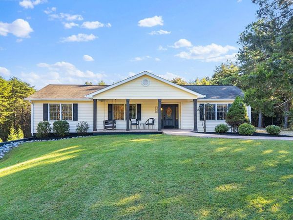 103 Craddock LN, Huddleston, VA 24104