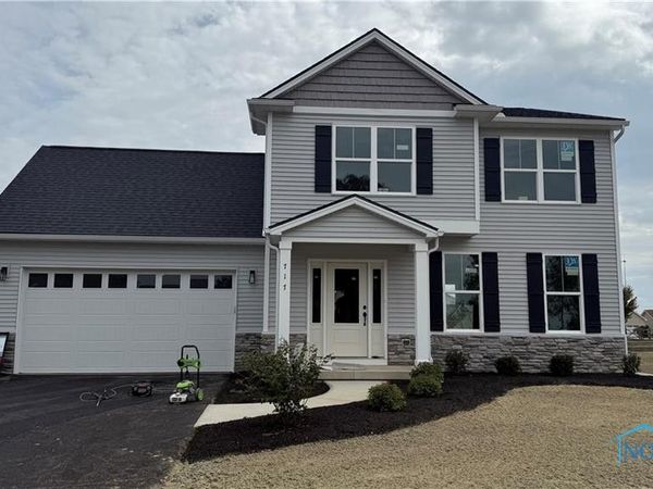 717 W Ironwood Drive, Rossford, OH 43460