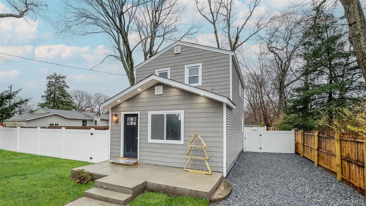 60 Cedarhurst Avenue, Selden, NY 11784 Main Photo