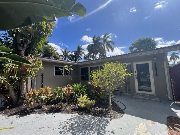 1042 Tyler St, Hollywood, FL 33019