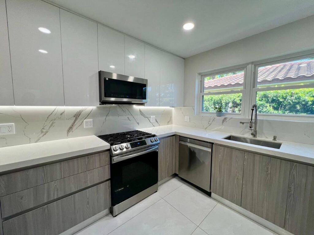 1042 Tyler Street, Hollywood, FL 33019 Photo
