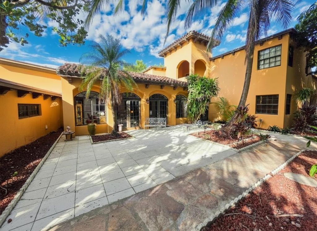 4200 N Surf Road, Hollywood, FL 33019 Photo