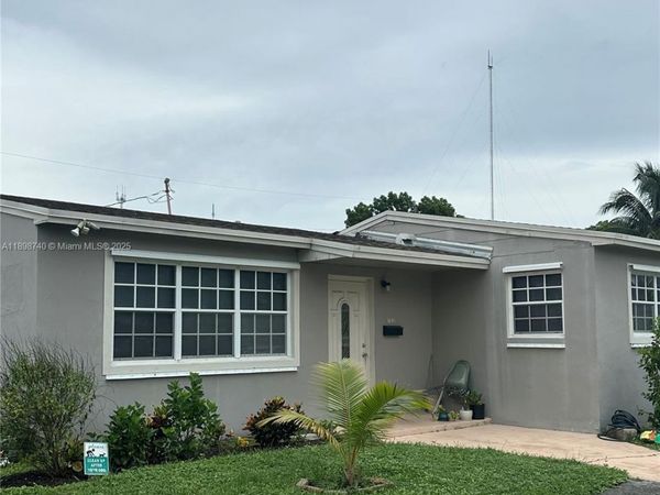 1041 NW 196th St, Unit REAR, Miami Gardens, FL 33169