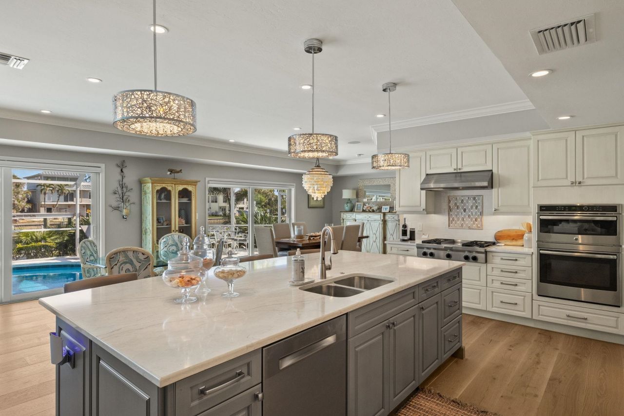 1674 Sabal Palm Dr, Sanibel, FL 33957 Photo