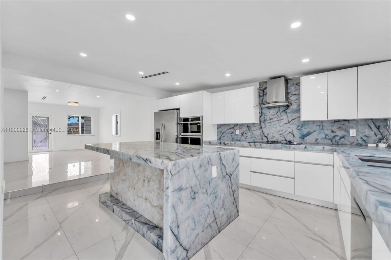 875 E 8th St, Hialeah, FL 33010 Photo