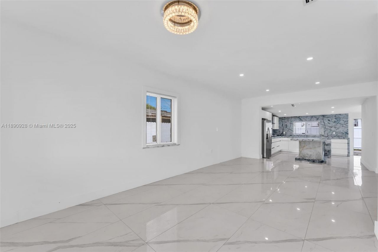 875 E 8th St, Hialeah, FL 33010 Photo