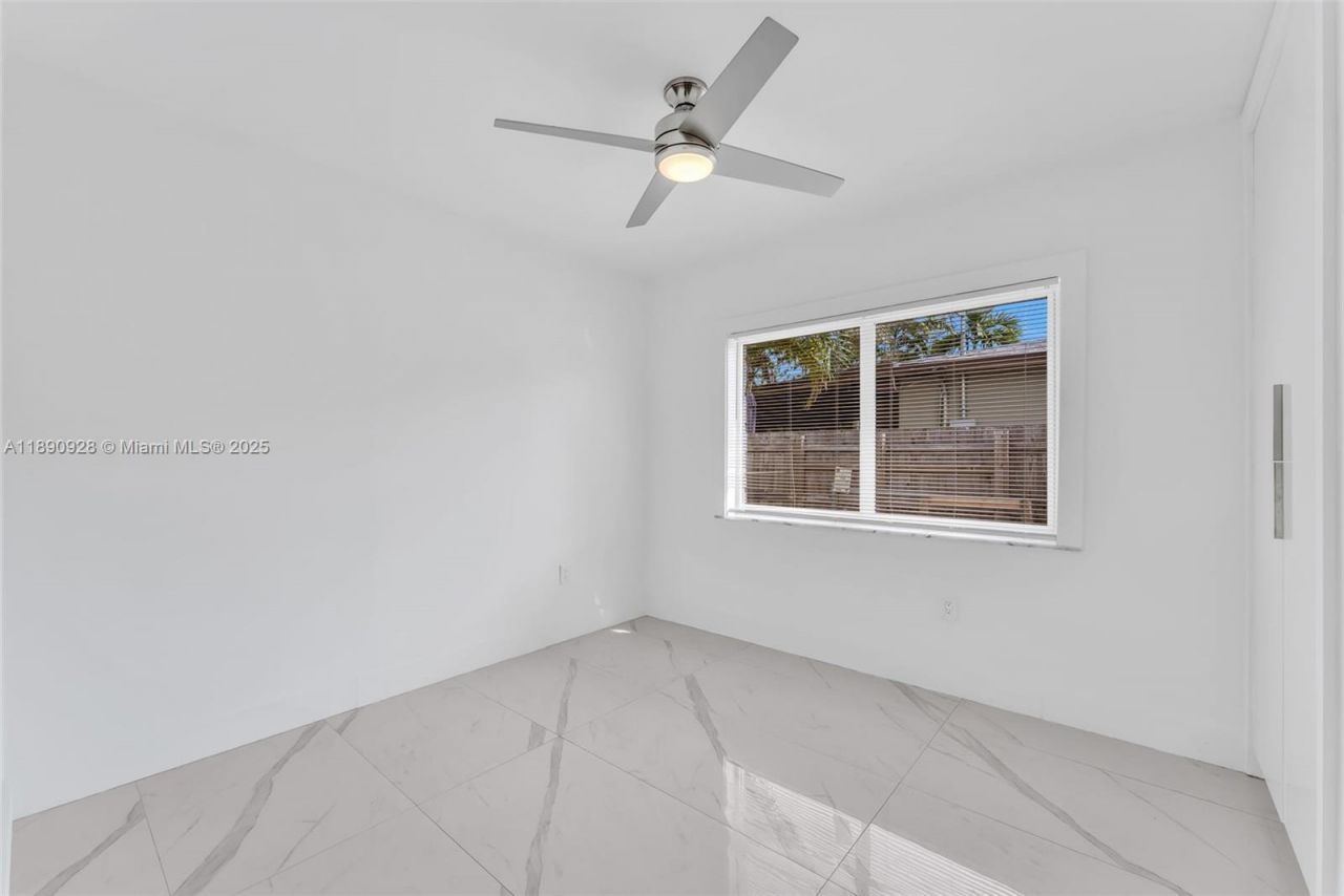 875 E 8th St, Hialeah, FL 33010 Photo