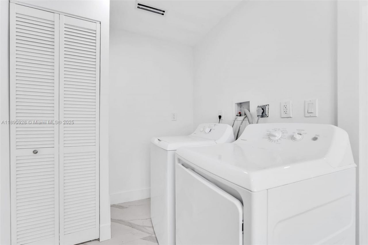 875 E 8th St, Hialeah, FL 33010 Photo