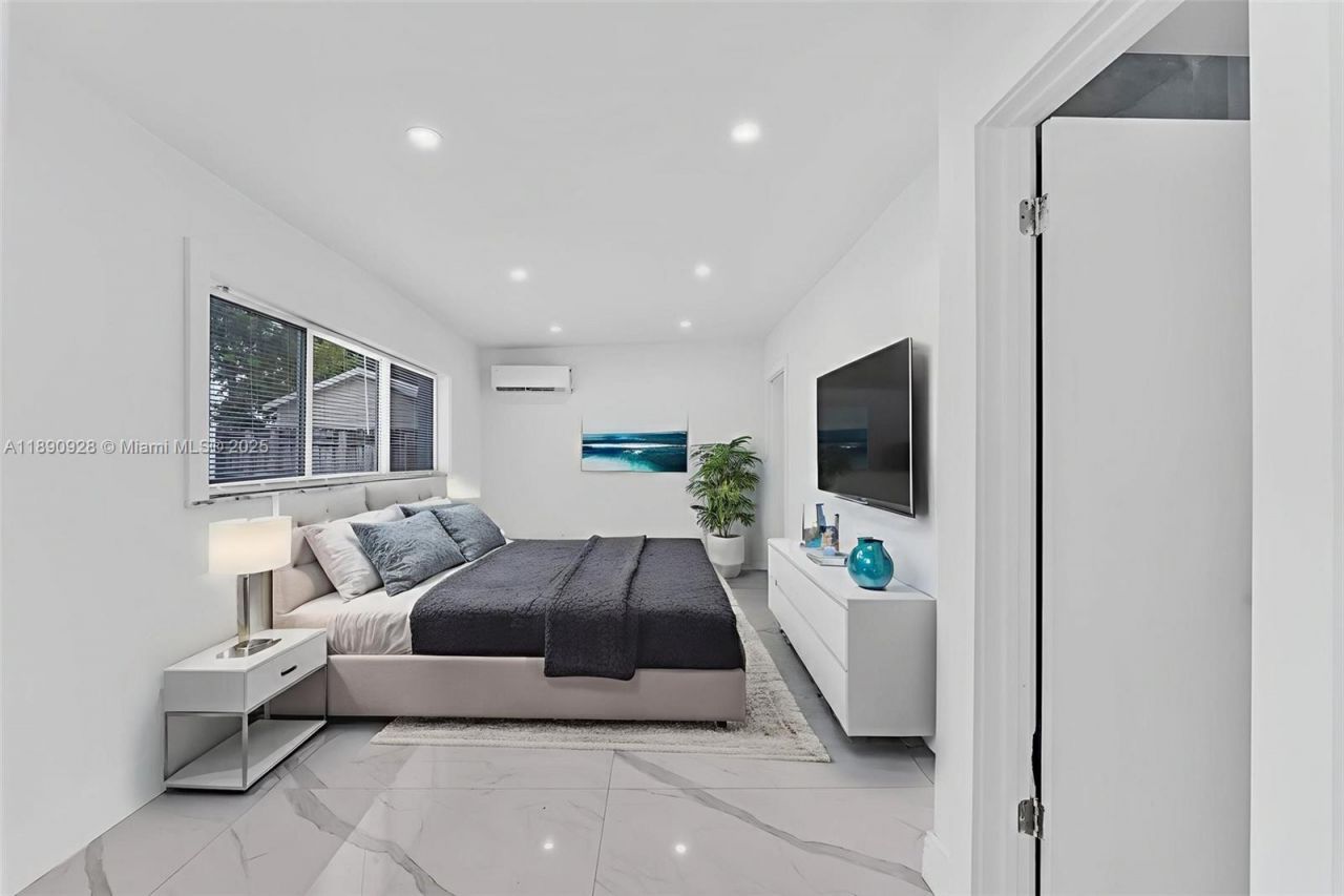 875 E 8th St, Hialeah, FL 33010 Photo