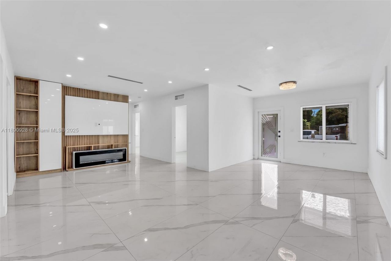 875 E 8th St, Hialeah, FL 33010 Photo