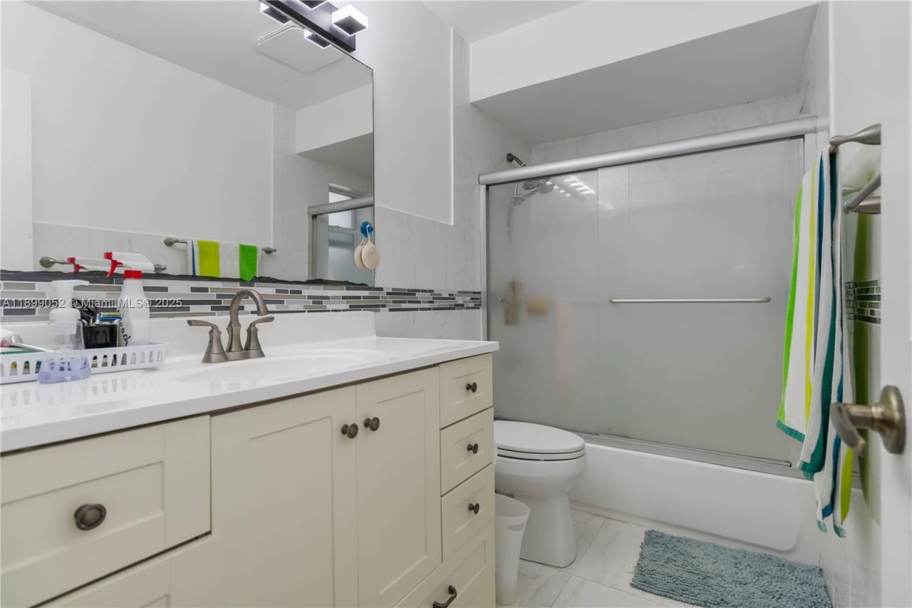 12410 SW 106th Ter, Miami, FL 33186 Photo