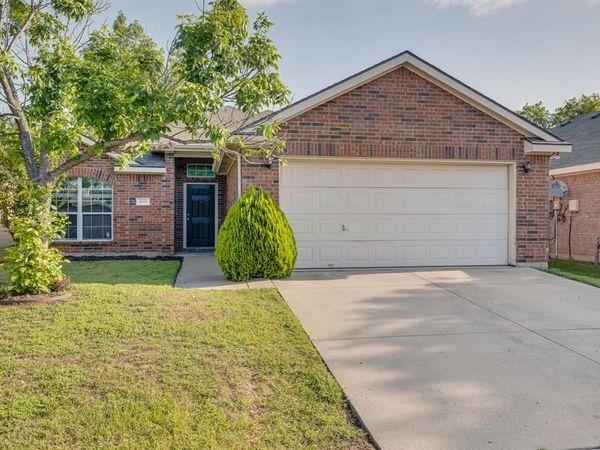 4001 Rochester Drive, Fort Worth, TX 76244