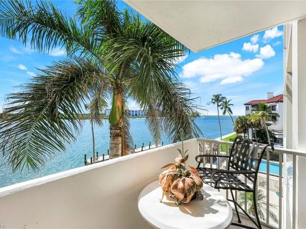 60 Pelican ST W, Unit 407, NAPLES, FL 34113