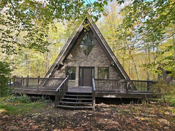 940 Long Shadow Lane, Roaming Shores, OH 44085