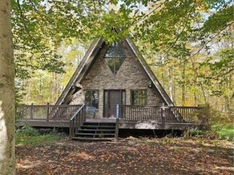 940 Long Shadow Lane, Roaming Shores, OH 44085 Photo 2