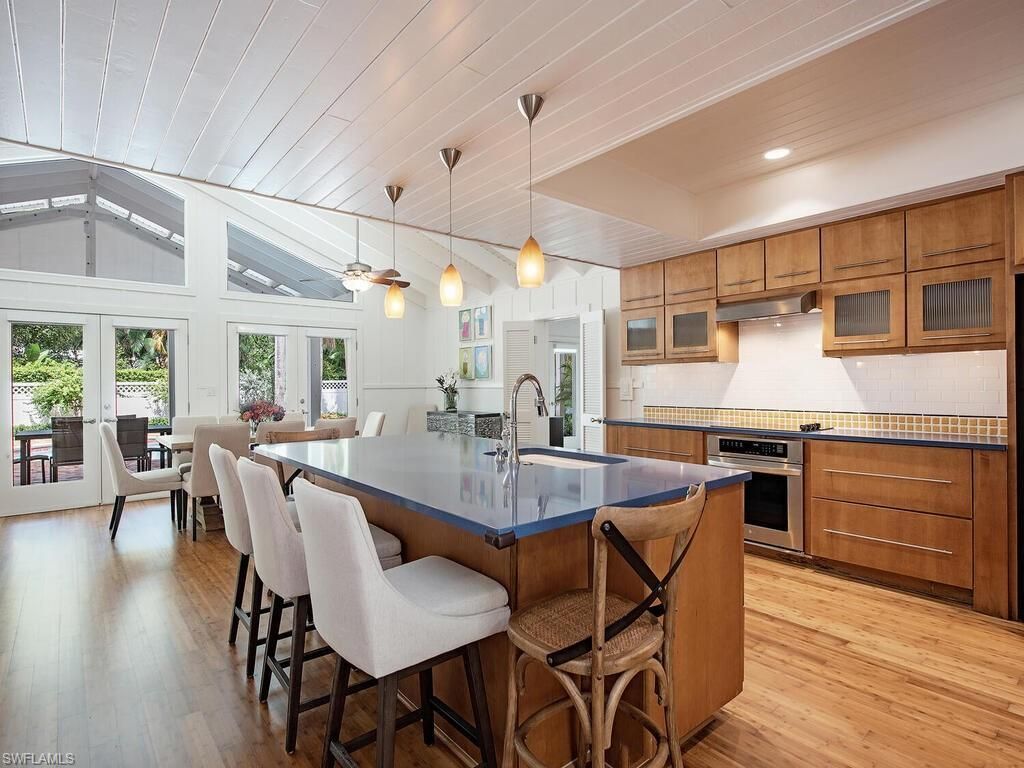 195 2nd Ave N, Naples, FL 34102 Photo