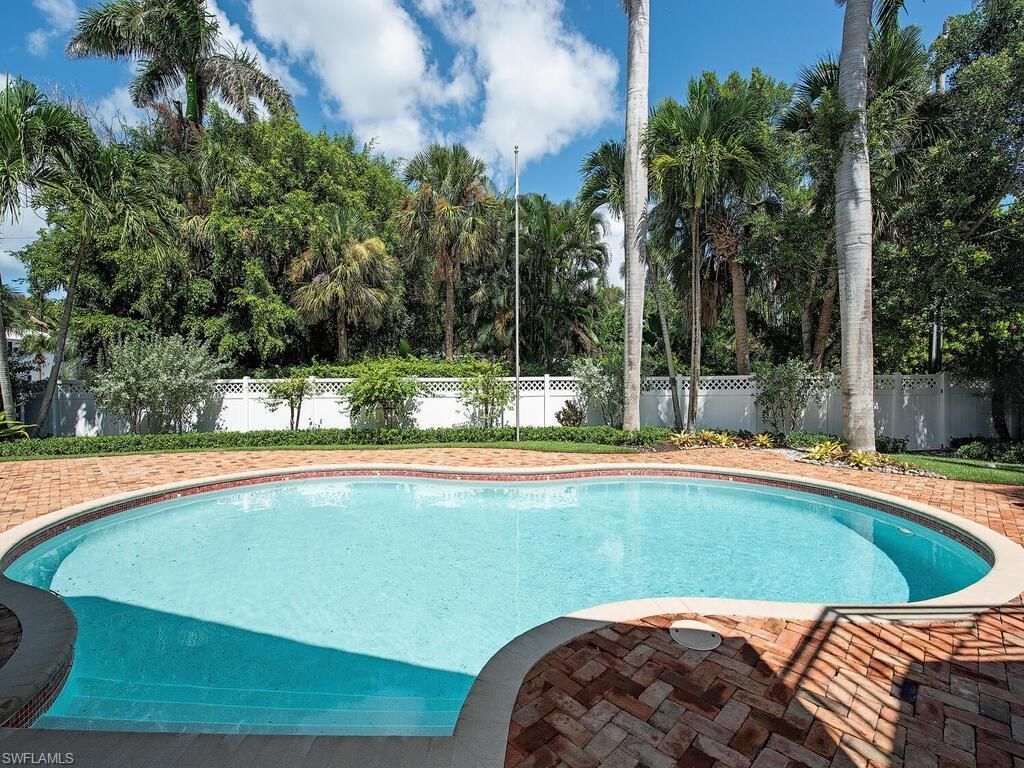 195 2nd Ave N, Naples, FL 34102 Photo