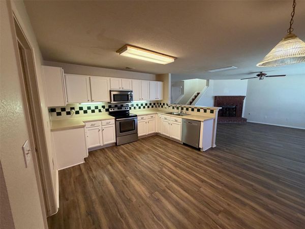 705 Riverway LN, Leander, TX 78641