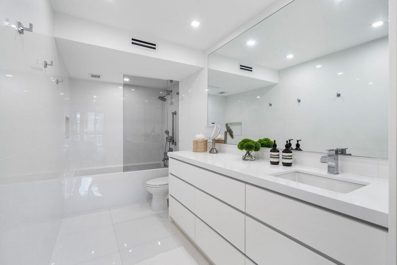 100 Worth Avenue, Unit 220, Palm Beach, FL 33480 Photo