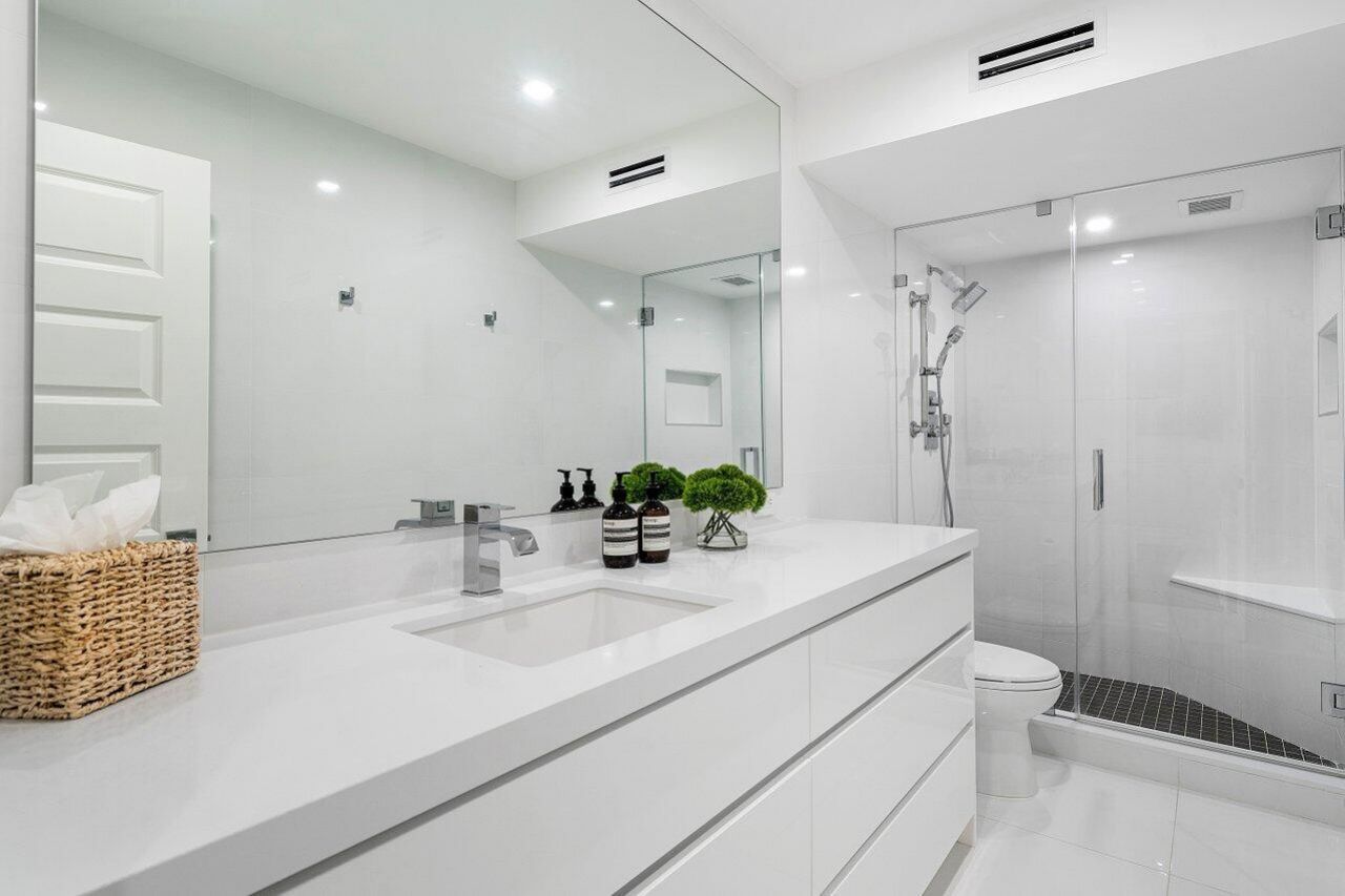 100 Worth Avenue, Unit 220, Palm Beach, FL 33480 Photo