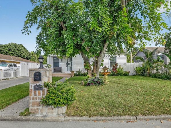 1606 N D St, Lake Worth, FL 33460