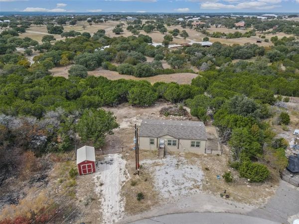 637 Lois Circle, Granbury, TX 76049