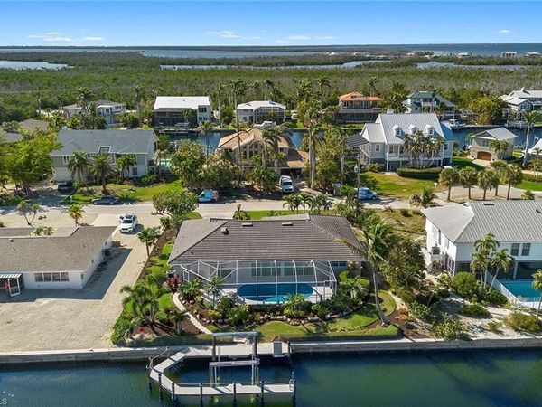 1674 Sabal Palm DR, SANIBEL, FL 33957