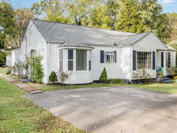 76 E Thompson Ln, Nashville, TN 37211