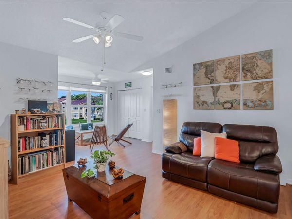 731 Vista Isles Drive, Unit 1527, Plantation, FL 33325