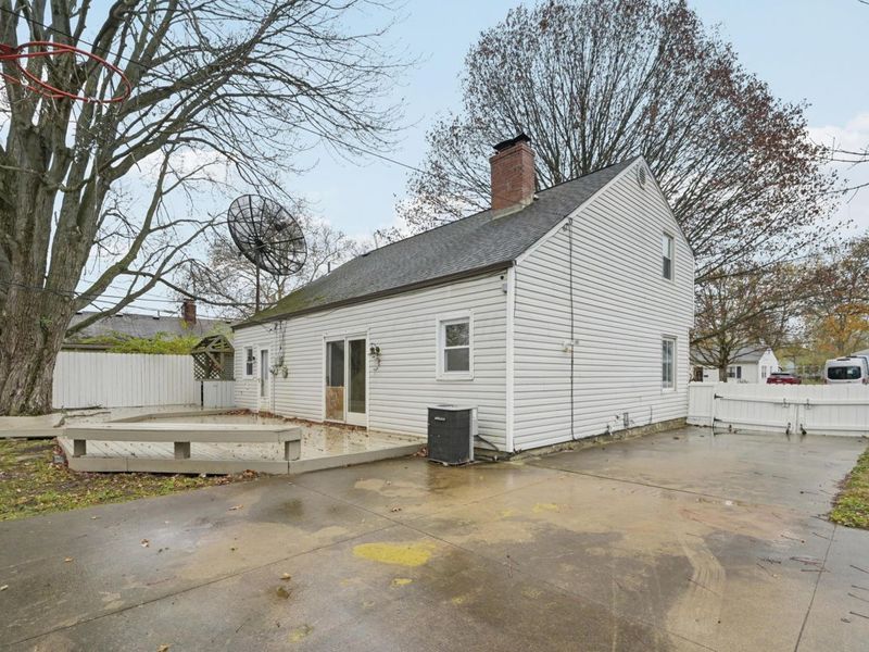 218 Darbyhurst Road, Columbus, OH 43228 Photo 4