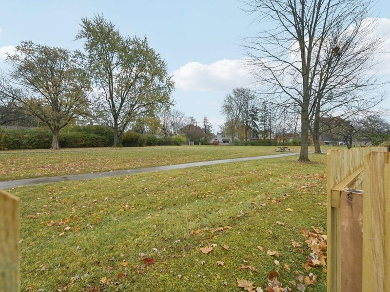 218 Darbyhurst Road, Columbus, OH 43228 Photo 8