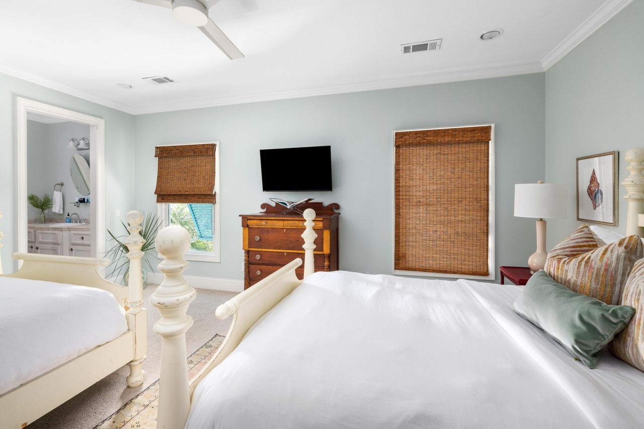 406 E Ashley Avenue Photo 21